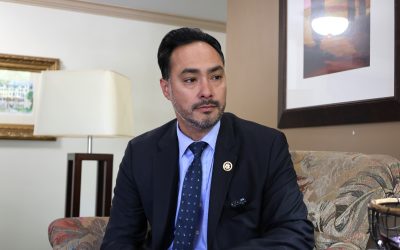 Los republicanos quieren reprimir el voto latino en Texas, denuncia legislador