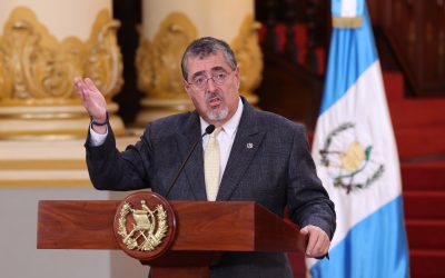 El presidente de Guatemala pide al Congreso expulsar a los corruptos del sistema judicial