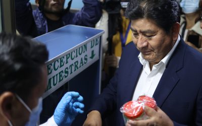 Ministro boliviano se realiza una prueba de consumo de drogas y reta a Evo Morales