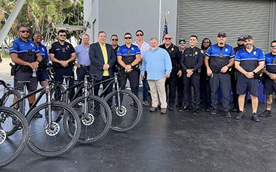 Carollo refuerza patrullaje urbano. Entregó bicicletas a los policías para reforzar la seguridad del downtown