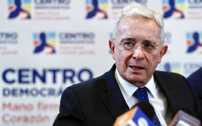 Álvaro Uribe se retira de audiencia judicial alegando falta de garantías procesales