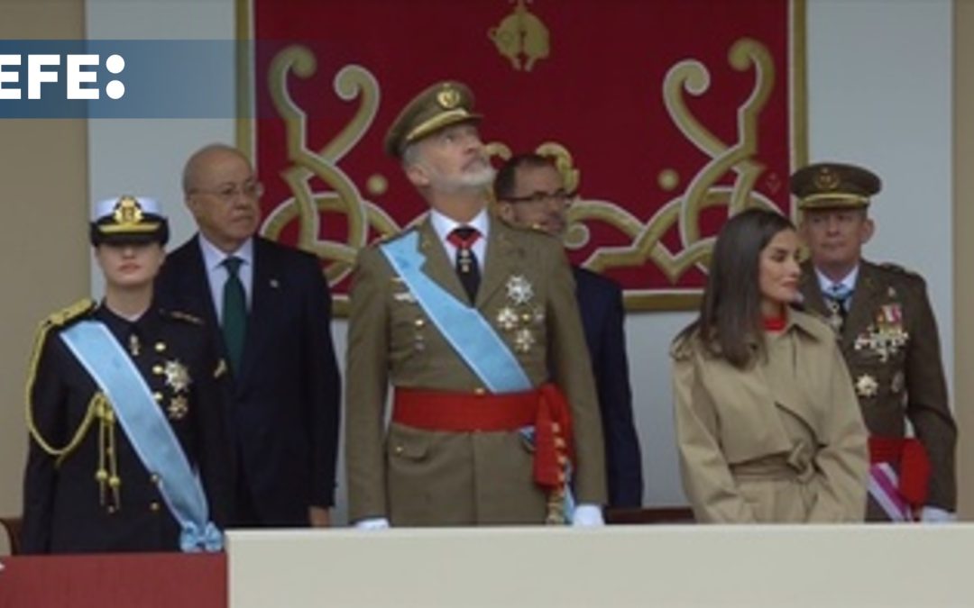 La lluvia no impide el desfile de la Fiesta Nacional, aunque más corto y sin aviones