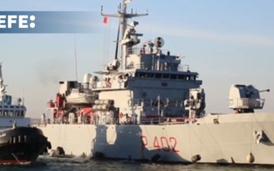 Llega a Albania el barco italiano con el primer grupo de migrantes