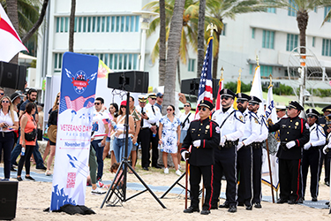 ﻿‘Dios salve a América’, la evocación en el acto del Día de los Veteranos en Miami Beach