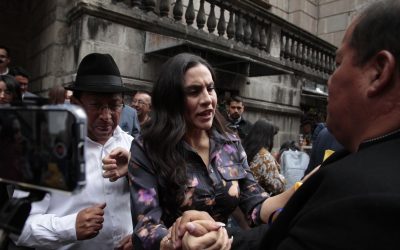 Militares de Ecuador recuerdan a vicepresidenta que deben acatar disposiciones de Noboa