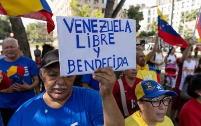 Venezolanos en Chile protestan por la investidura de Maduro: «Consumó un golpe de Estado»