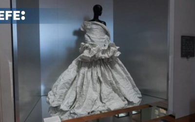 La primera exposición de moda en el Louvre se viste de Balenciaga, Chanel, Dior y compañía