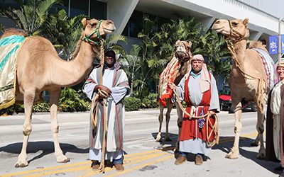 ﻿¡Vibrante euforia en la Pequeña Habana al paso de los Reyes Magos!