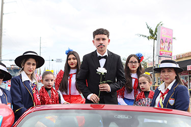 ﻿Escolares de Lincoln-Martí brillan en la parada del Apóstol José Martí en Hialeah