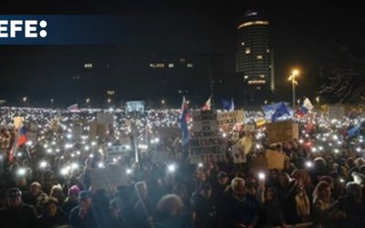 Bratislava acoge una protesta de decenas de miles de eslovacos contra la deriva antidemocrática del Gobierno