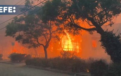 Los incendios en California dejan dos muertos y fuerzan la evacuación de 80.000 personas