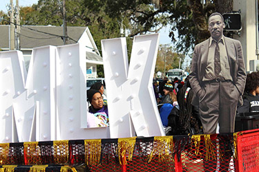 ﻿Pese a la lluvia perduró el sentimiento por Martin Luther King en Liberty City