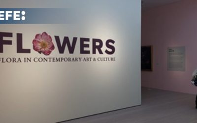 La flor como forma de expresión artística llena de color la galería Saatchi de Londres