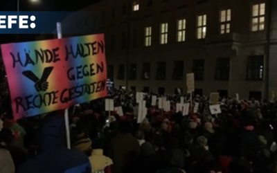 Decenas de miles de personas salen a la calle en Viena para protestar contra un posible gobierno de ultraderecha