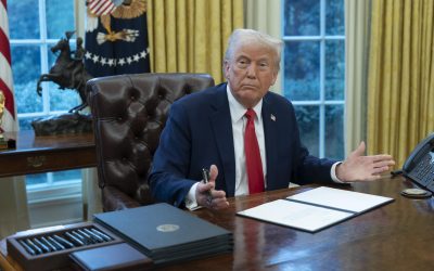 Trump saca pecho de su gestión en el orden mundial tras dos semanas en el poder