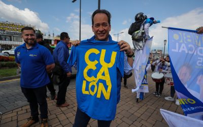 El candidato Cucalón promete romper monopolio estatal sobre energía y petróleo en Ecuador