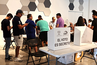 ﻿Multitudinaria fiesta electoral en Doral. ﻿Los ecuatorianos votaron para sustentar y apoyar la democracia y la libertad