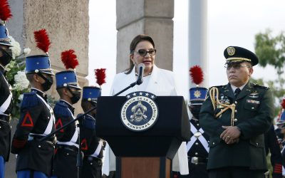 Presidenta de Honduras advierte a los políticos que no permitirá que se le injurie