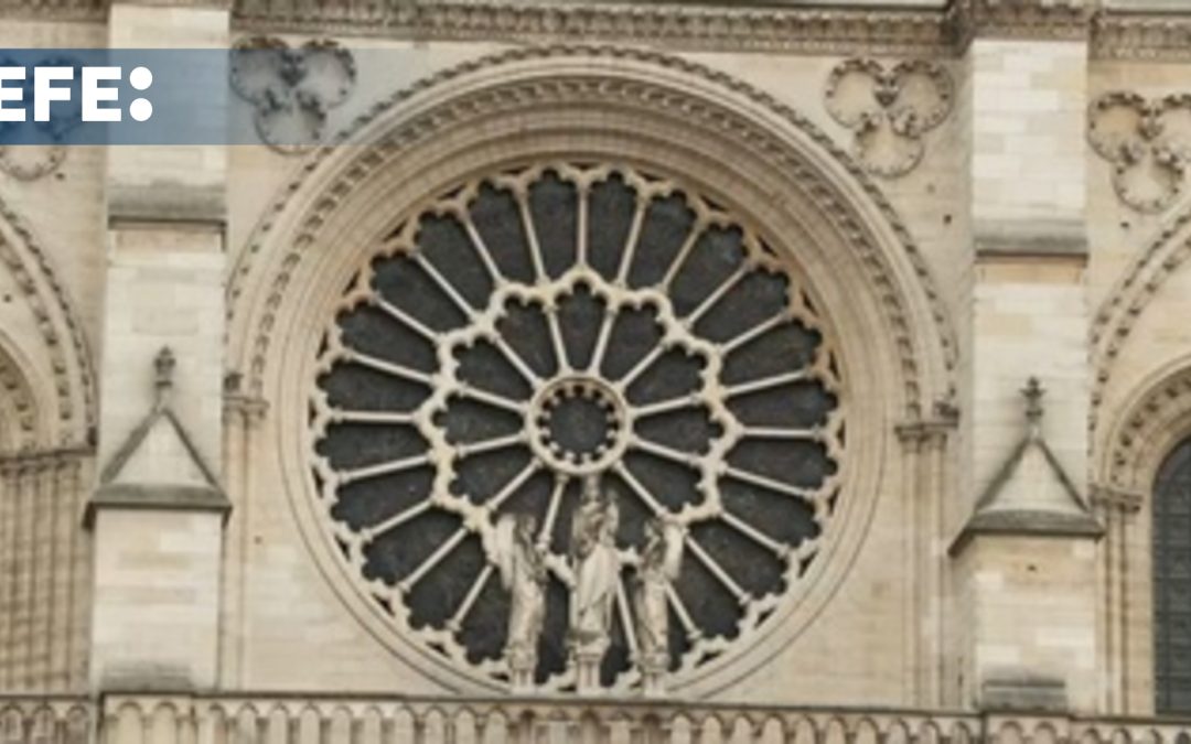 Las campanas de Notre Dame de París suenan 88 veces para recordar al papa Francisco