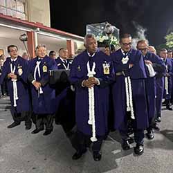 ﻿¡A lo vivo en las calles de Miami la pasión de Jesús en Semana Santa!