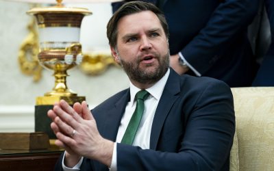 Vance asegura que la salida de Waltz no es un despido ni está vinculada al ‘Signalgate’