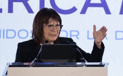 Patricia Bullrich, exrival de Milei y actual ministra, se afilia al partido gobernante