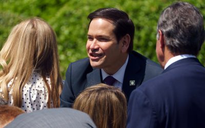 Rubio bromea con asumir aún más cargos en la Administración Trump, sería «bibliotecario»