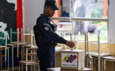 Cerrados la mayoría de los centros de votación en Venezuela tras varias horas de extensión