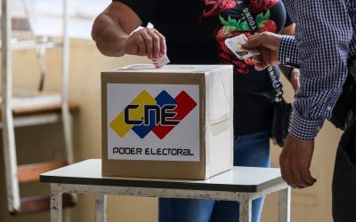 El ente electoral de Venezuela declara al chavismo ganador en 23 de 24 regiones