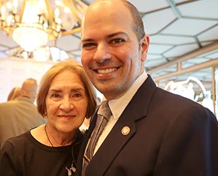﻿José F. Regalado, aspira a comisión de Miami. ﻿Soy digno servidor para reemplazar a Manolo Reyes