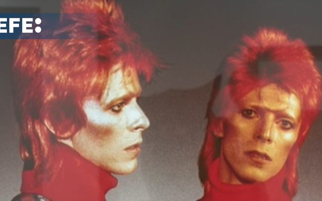 Barcelona rinde homenaje a David Bowie con la fotografía de Sukita
