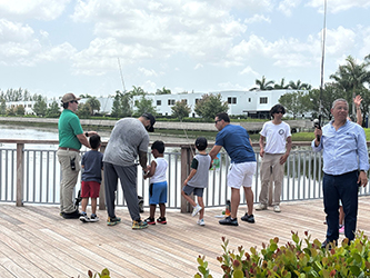 ﻿En Doral Glades Park. ﻿Al aire libre los padres hacen varias actividades para festejar su día oficial
