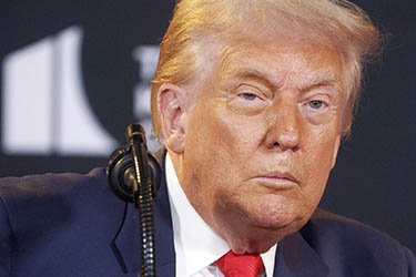 ﻿Trump firma orden ejecutiva para facilitar viajes comerciales al espacio