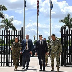 ﻿Rubio en encuentro con el almirante Alvin Holsey. ﻿EE.UU. no bajará su política de ‘mano dura’ contra los narcotraficantes y dictadores
