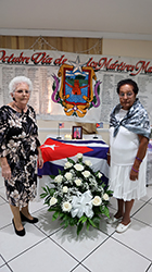 ﻿Flores ante el mural de las víctimas. ﻿Rememoran masacre de los mártires matanceros en la casa de los Municipios