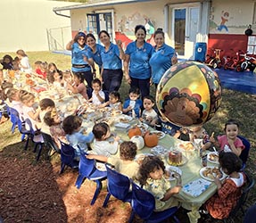 Cosechando Gratitud: Un Almuerzo Especial para Celebrar el Día de Acción de Gracias