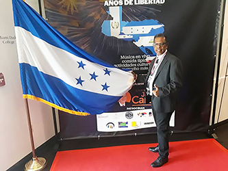 ﻿El líder Francisco Turcios teme lo peor. ﻿Honduras entre dos polos: ¡o gira hacia la democracia o se mantiene en el socialismo!