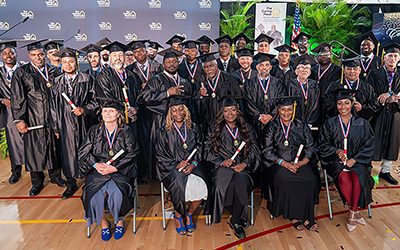 Los  homelessness  celebran su graduación tras completar programas de rehabilitación y cuidado exitoso