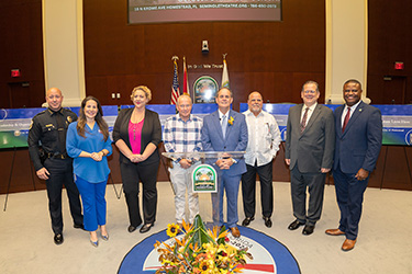 ﻿Una ciudad que crece a ritmo vertiginoso. ﻿El alcalde y el concejo municipal resaltan la fortaleza y la seguridad de Homestead