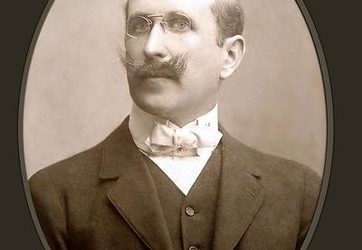 Españoles y extranjeros notables o beneméritos