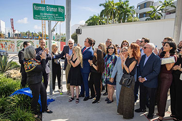 ﻿Ceremonia en su honor. ﻿El empresario Norman Braman ya tiene su gran calle en Miami Beach