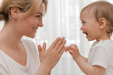 Cómo ayudar a un bebé a que aprenda a hablar