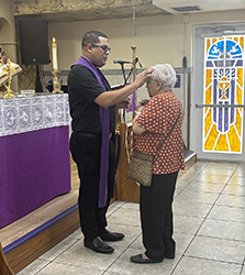 El miércoles de ceniza en Hialeah. ‘Un rincón grande de fe y de total espiritualidad’: padre Freddy Fonseca