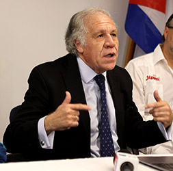 Los cubanos merecen vivir en libertad’, dice ex secretario de la OEA. ‘América enfrenta muy serios desafíos contra sus sólidas democracias’