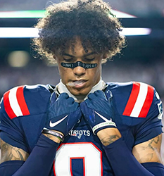 Un colombiano entre las estrellas latinas del ‘Super Bowl’ en EE.UU.