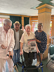 Homenaje en el Versailles a sus 95 años. Periodista José Arenal, un arduo defensor de la prensa latina en Miami