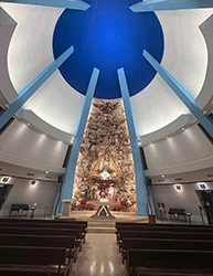 La nueva cara de la Ermita de la Caridad. Fieles cubanos presiden las procesiones religiosas en las iglesias de Miami