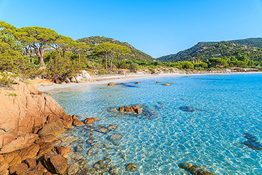 De islas y playas bajo la eterna luz del Mediterráneo