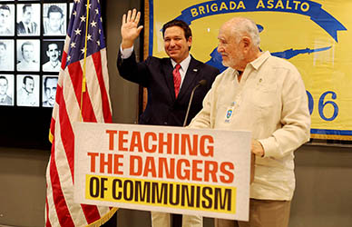 Una visita patriótica a la Brigada 2506. DeSantis advierte sobre los peligros del