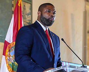 Candidato republicano a gobernar Florida apoya a Trump ‘en la caída del régimen’ de Cuba